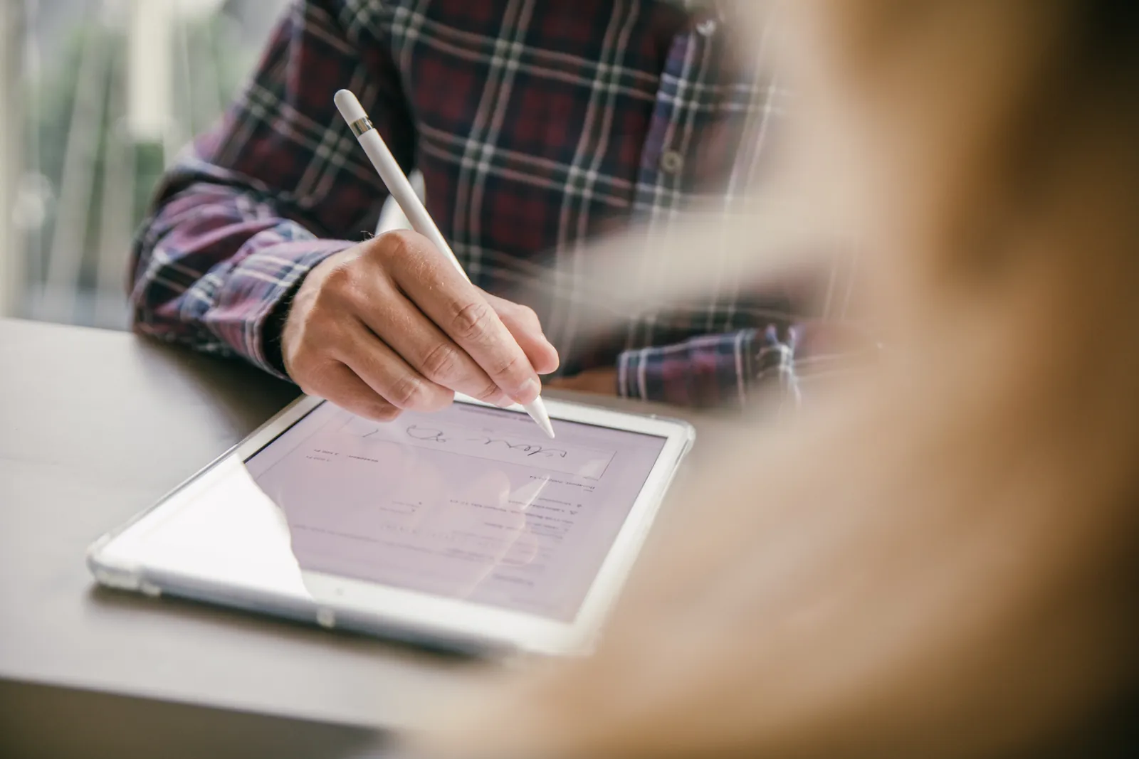 Elektronikus aláírás tableten a betegfelvételnél